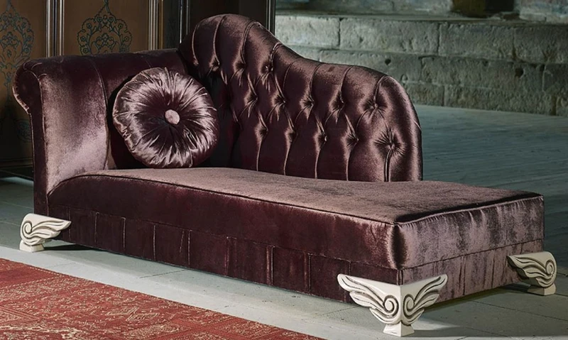 Casa Padrino Luxus Barock Chaiselongue Lila / Creme - Handgefertigte Massivholz Recamiere mit edlem Samtstoff und dekorativem Kissen - Barock Möbel - Edel & Prunkvoll