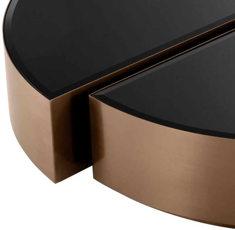 Casa Padrino Luxus Couchtisch Set Kupferfarben / Schwarz - 2 halbkreisförmige Edelstahl Wohnzimmertische mit abgeschrägten Glasplatten - Luxus Wohnzimmer Möbel