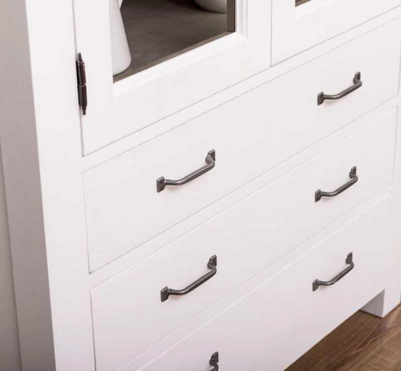 Casa Padrino Landhausstil Küchenschrank Weiß / Grau 100 x 50 x H. 180 cm - Massivholz Vitrinenschrank mit 2 Glastüren und 3 Schubladen - Landhausstil Küchen Möbel