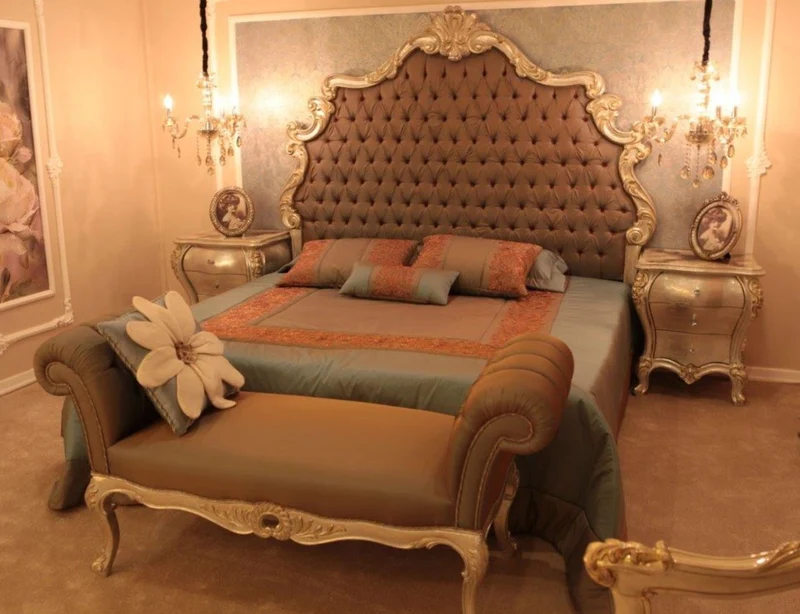 Casa Padrino Luxus Barock Schlafzimmer Set Braun / Silber / Gold - 1 Doppelbett mit Kopfteil & 2 Nachttische & 1 Sitzbank - Barock Schlafzimmer Möbel - Edel & Prunkvoll