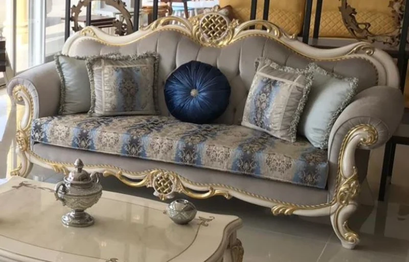 Casa Padrino Luxus Barock Sofa Grau / Blau / Weiß / Gold 222 x 82 x H. 120 cm - Prunkvolles Massivholz Wohnzimmer Sofa mit elegantem Muster und dekorativen Kissen - Barock Wohnzimmer Möbel