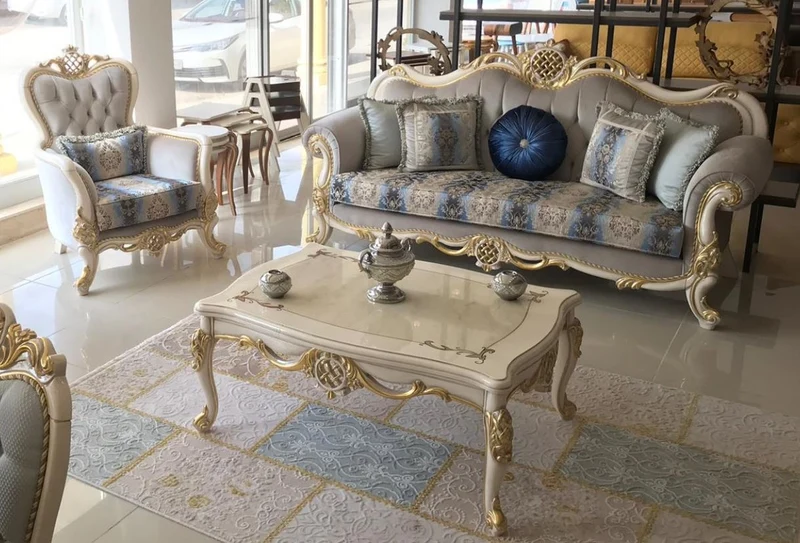Casa Padrino Luxus Barock Sofa Grau / Blau / Weiß / Gold 222 x 82 x H. 120 cm - Prunkvolles Massivholz Wohnzimmer Sofa mit elegantem Muster und dekorativen Kissen - Barock Wohnzimmer Möbel