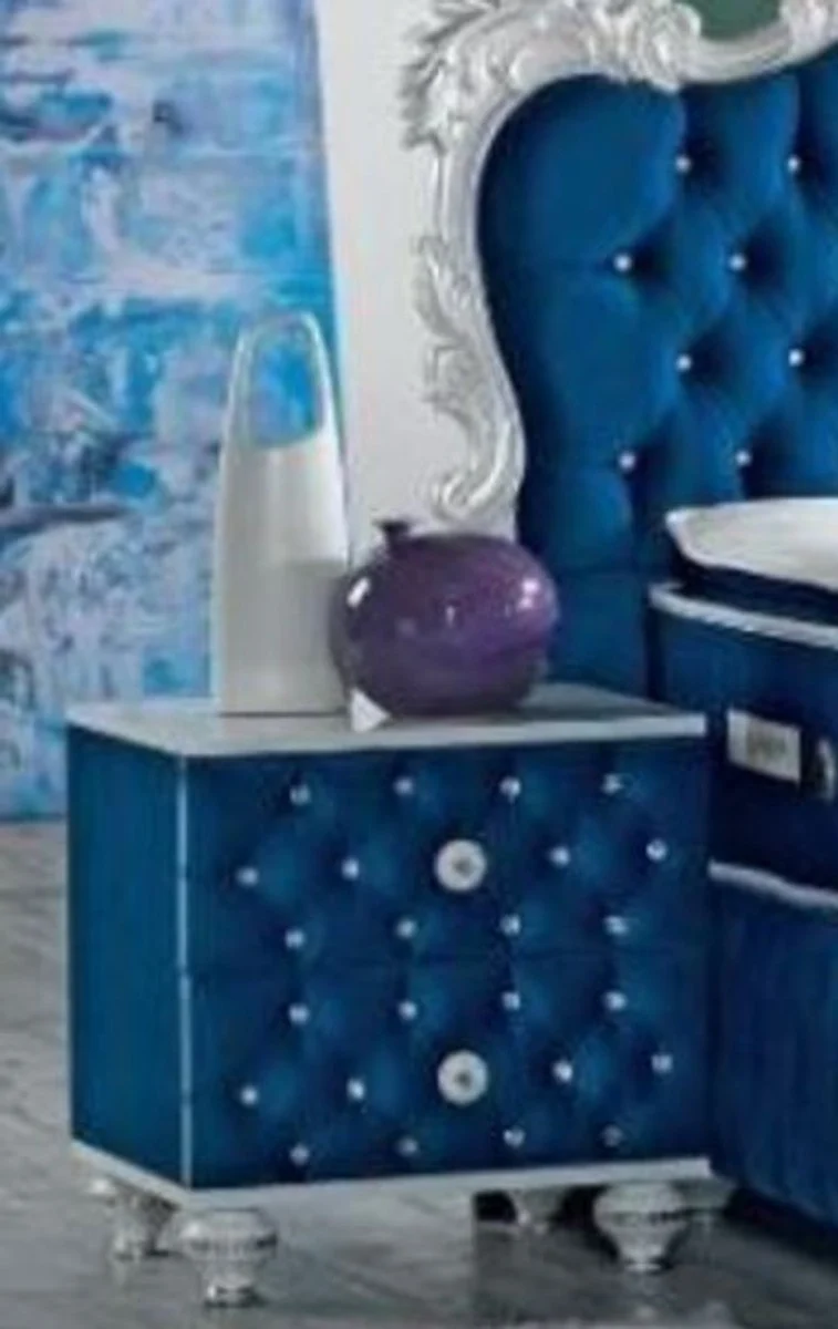 Casa Padrino Barock Nachttisch mit Glitzersteinen und 2 Schubladen Royalblau / Weiß / Silber 50 x 50 x H. 50 cm - Beistelltisch im Barockstil - Barock Schlafzimmer Möbel