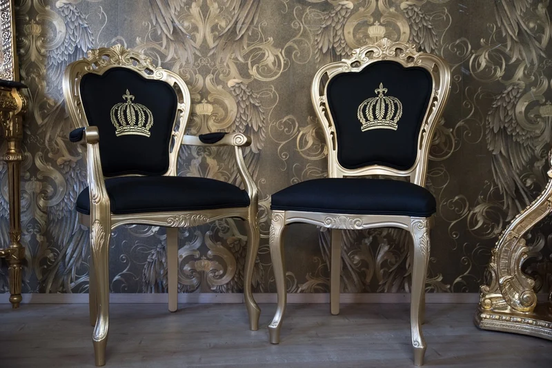 Casa Padrino Luxus Barock Esszimmerstuhl mit Armlehnen Schwarz / Gold - Pompöös by Harald Glööckler Design - 48 x 54 x 105 cm