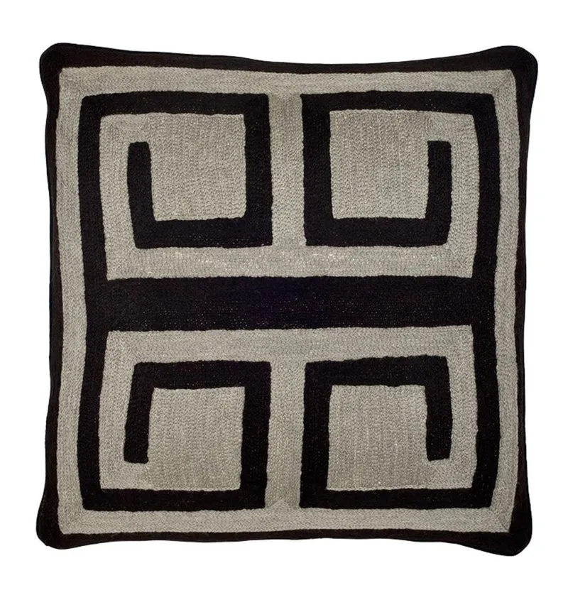 Casa Padrino Designer Zierkissen Schwarz & Grau 50 x H. 50 cm - Luxus Kissen