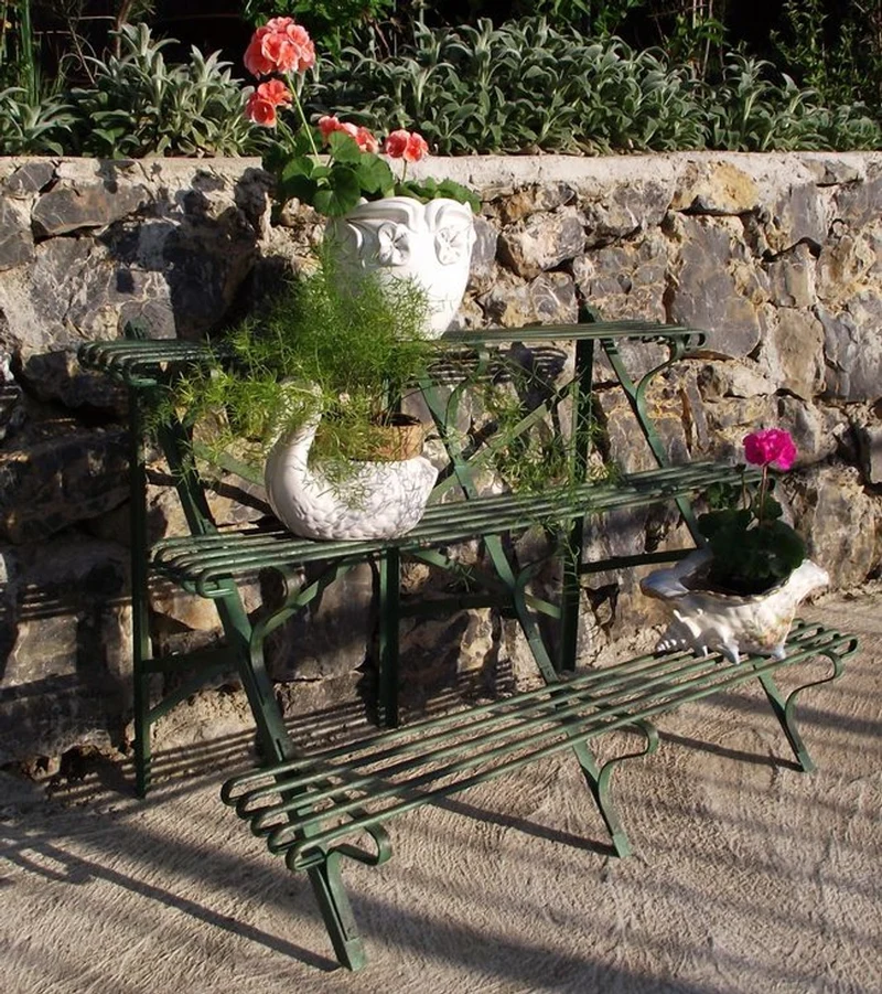 Casa Padrino Blumenständer aus Schmiedeeisen mit 3 Etagen - verschiedene Farben - 120 cm x 45 cm x H70 cm - Luxus Gartenmöbel