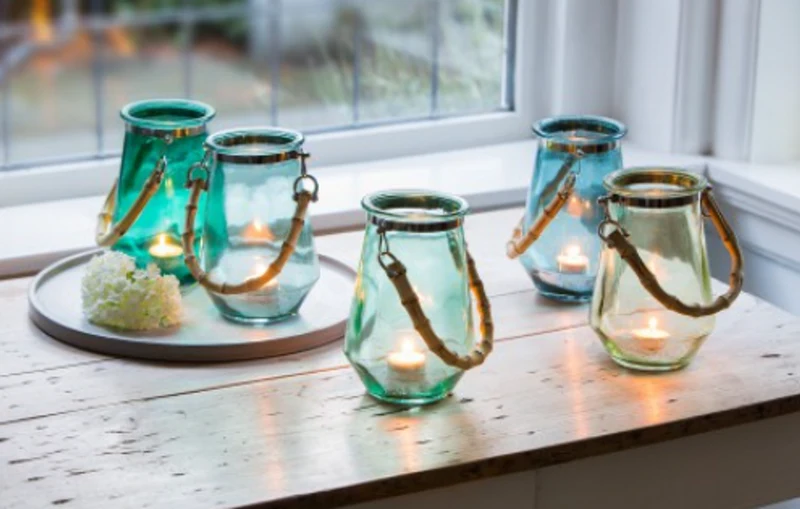 Casa Padrino Deko Windlicht mit Bambusgriff, Luxus Glas Windlicht in Dunkelgrün, Durchmesser 14 cm, Höhe 20 cm